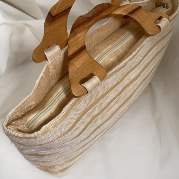 NWOT Philippine Striped Tote w/Abaca, Wood, and Shells - Picture 10 of 16